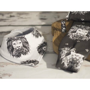 Monochrome aztec lion bib and lion noir baby leggings made by lottie & lysh